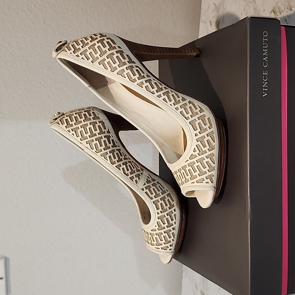 Shoes - Picture 4 of 4